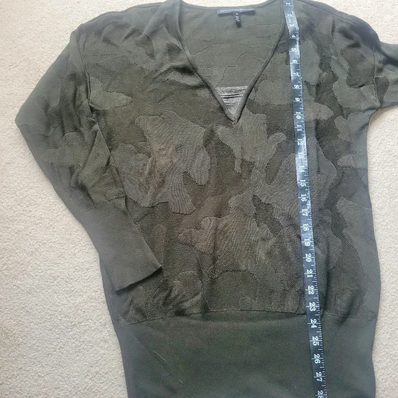 WHBM Green Camouflage Jacquard Print Tunic Sweater V-Neck Size SP - Picture 8 of 9